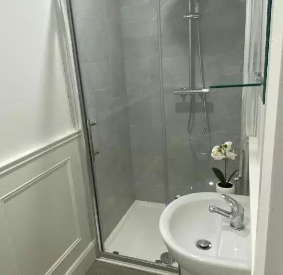 ペンション Johnsville House