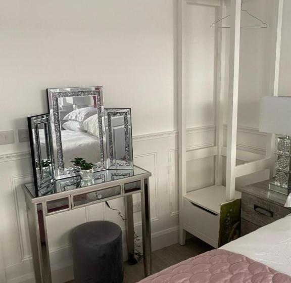 Пансион Johnsville House