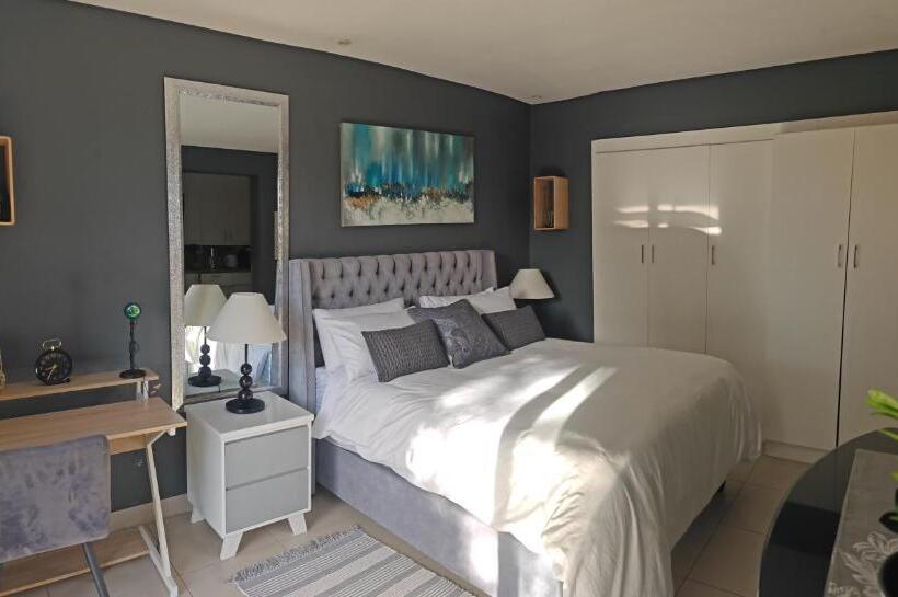 Pension Tranquil Pool View