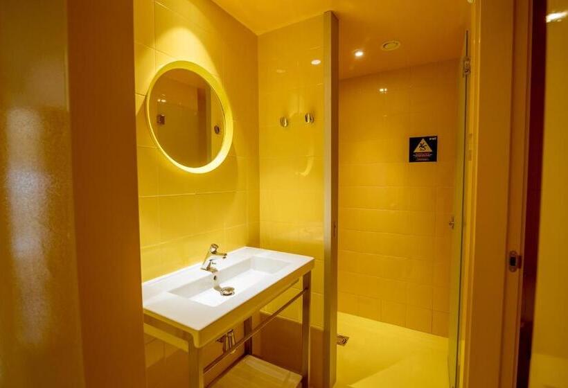 Amistat City Hostel Barcelona