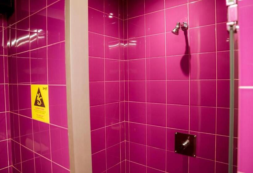 Amistat City Hostel Barcelona