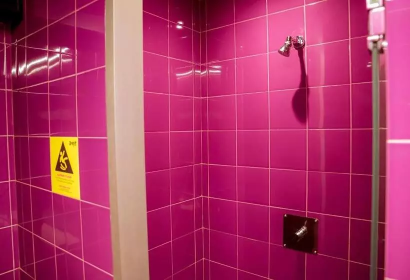 Amistat City Hostel Barcelona