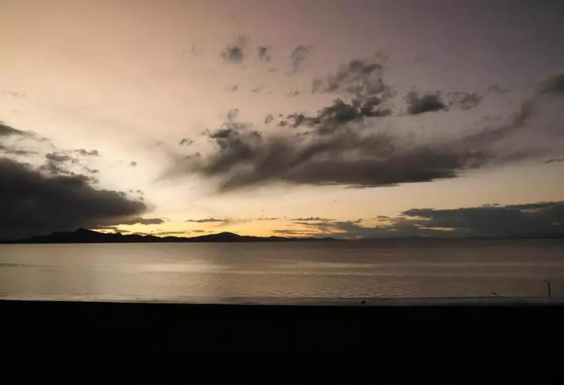 تختخواب و صبحانه Sunset Lodge Amantani