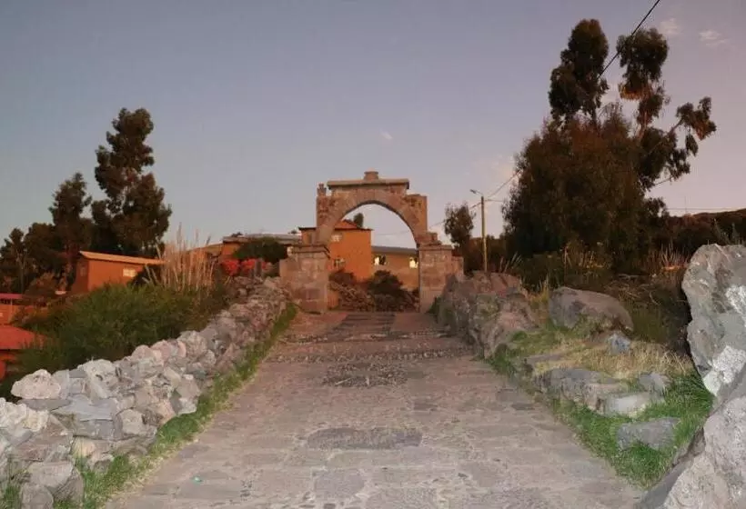 تختخواب و صبحانه Sunset Lodge Amantani