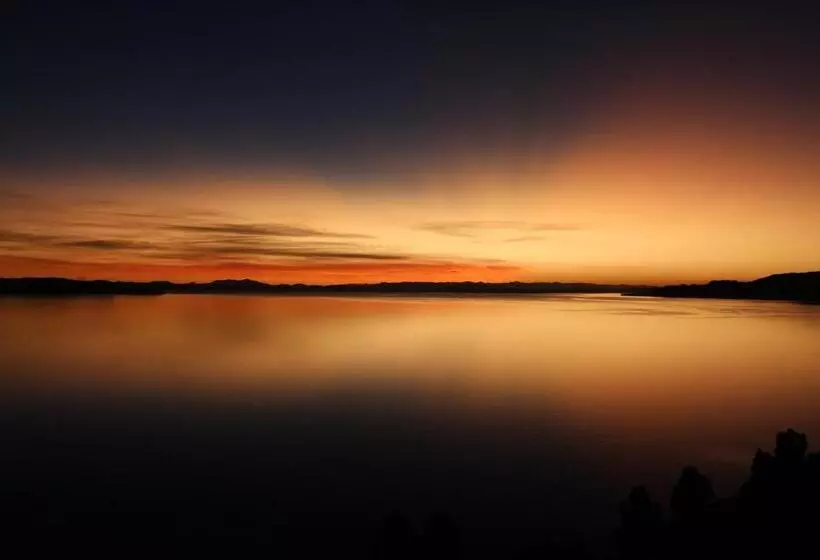 تختخواب و صبحانه Sunset Lodge Amantani