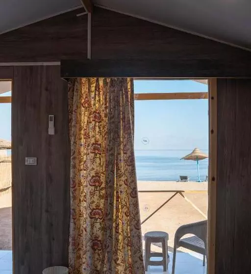 هتل Manta Beach