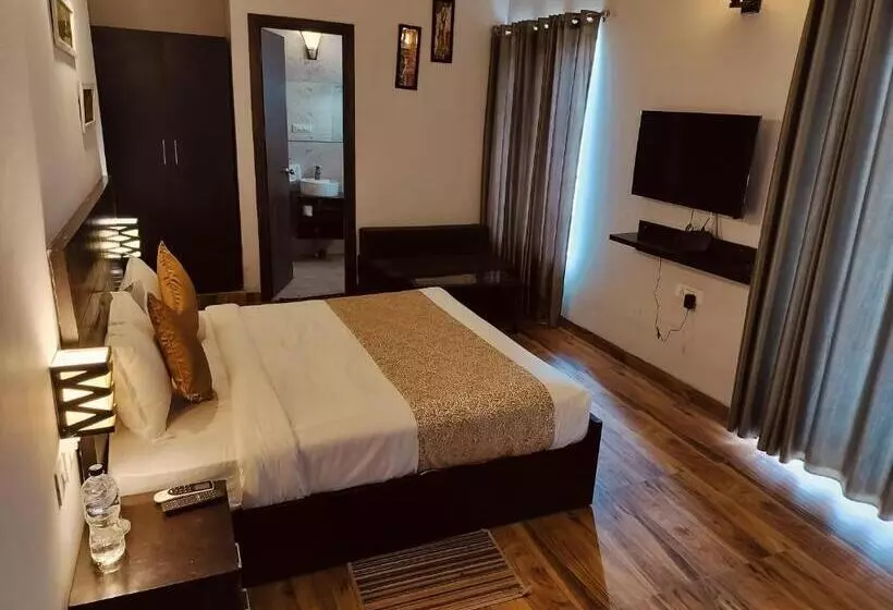 ホテル Sapphire Suites And