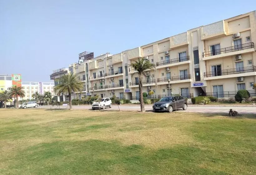 ホテル Sapphire Suites And