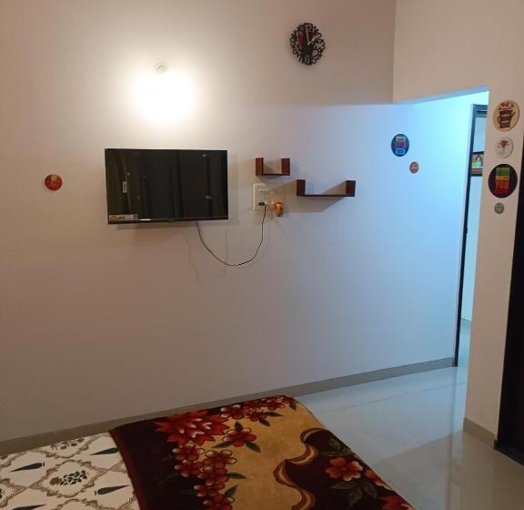 هتل The Palm Greens