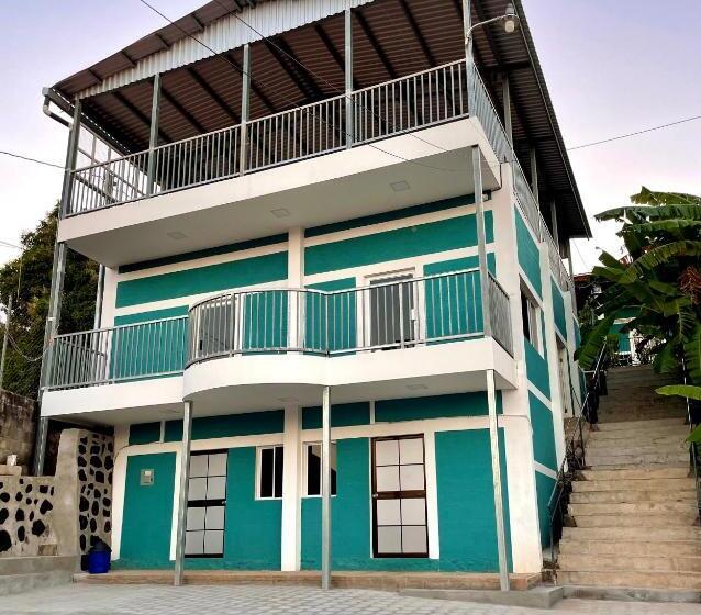 هتل Y Restaurante El Cafetalito