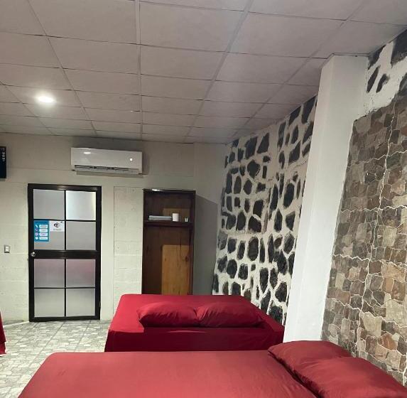 هتل Y Restaurante El Cafetalito