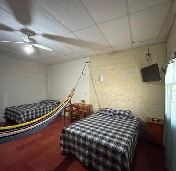 هتل Y Restaurante El Cafetalito