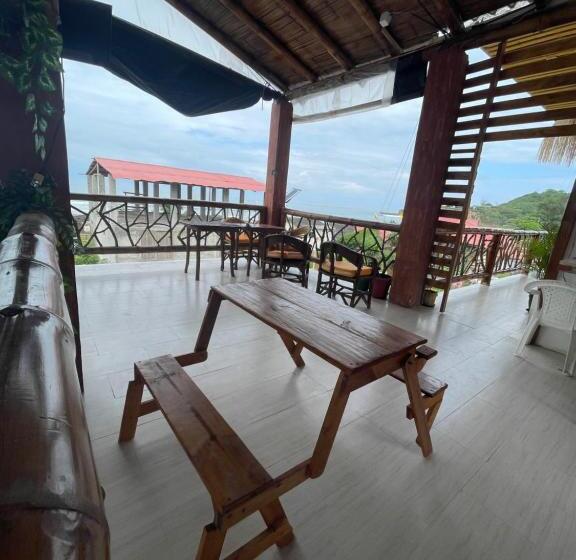 Pension Habitación Grupal Cerca De La Playa, Montañita  Wanderlust