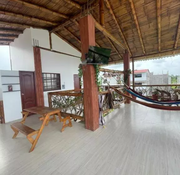ペンション Habitación Grupal Cerca De La Playa, Montañita  Wanderlust