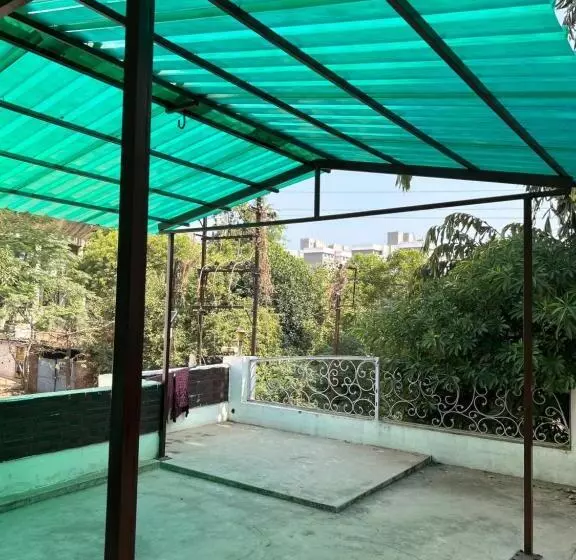 Aamiaismajoitus (B&B) Stay With Abhishek