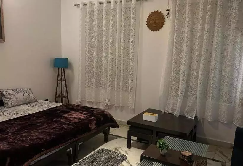 Aamiaismajoitus (B&B) Stay With Abhishek