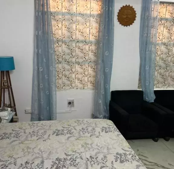 Aamiaismajoitus (B&B) Stay With Abhishek
