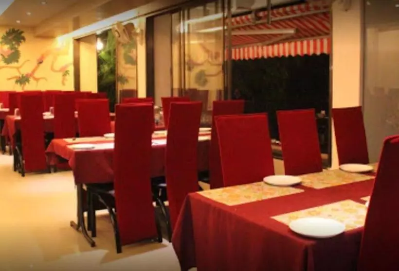 ホテル Nivant Resort, Satara