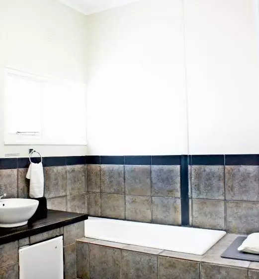 Monte Crous Hotel, Restaurant And Venue