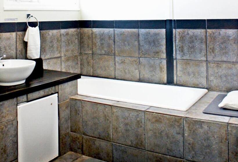 Monte Crous Hotel, Restaurant And Venue