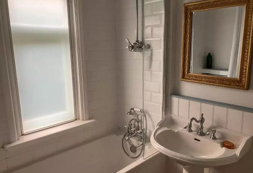 Yew Tree House, Bed & Breakfast In Colchester