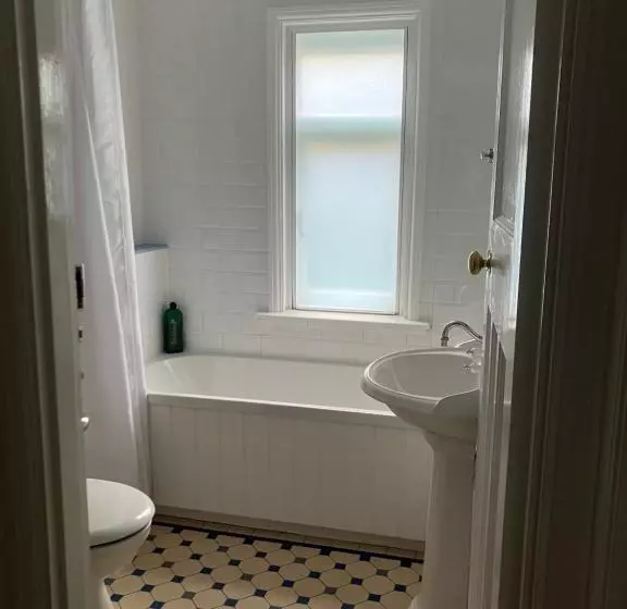 Yew Tree House, Bed & Breakfast In Colchester