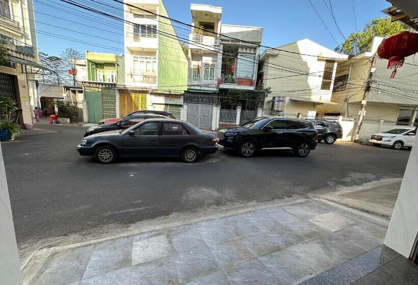 تختخواب و صبحانه Motel Hồ Xuân