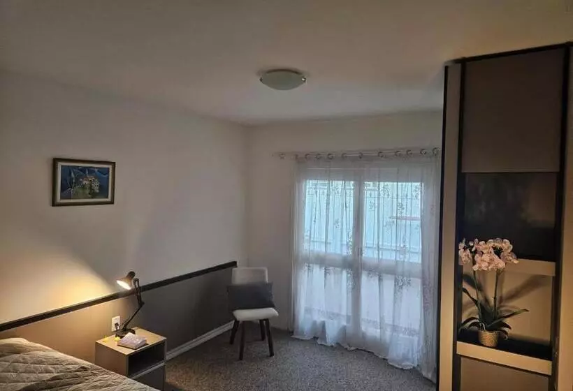 Majatalo Espaço Semente Solar Jade