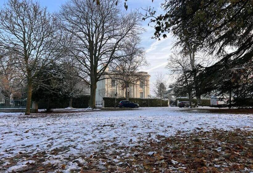 پانسیون Royal Regency Mansion Georgette Heyer Room