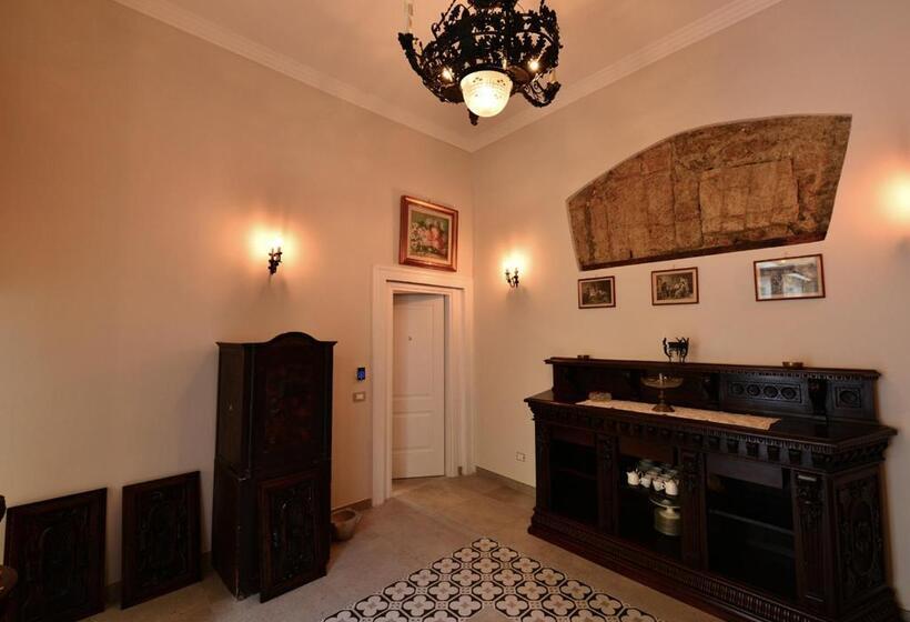 پانسیون Xenia Neapolis