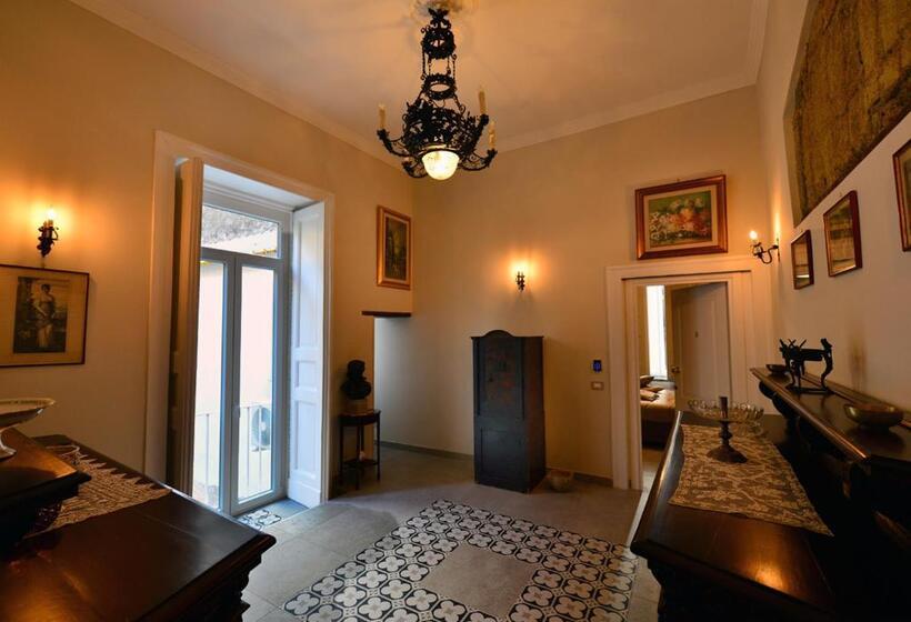 پانسیون Xenia Neapolis