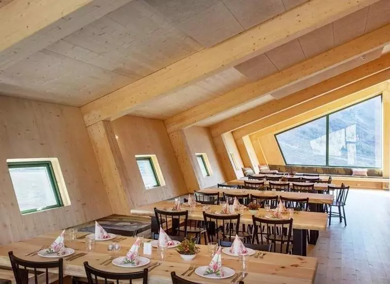 ユースホステル Tungestølen