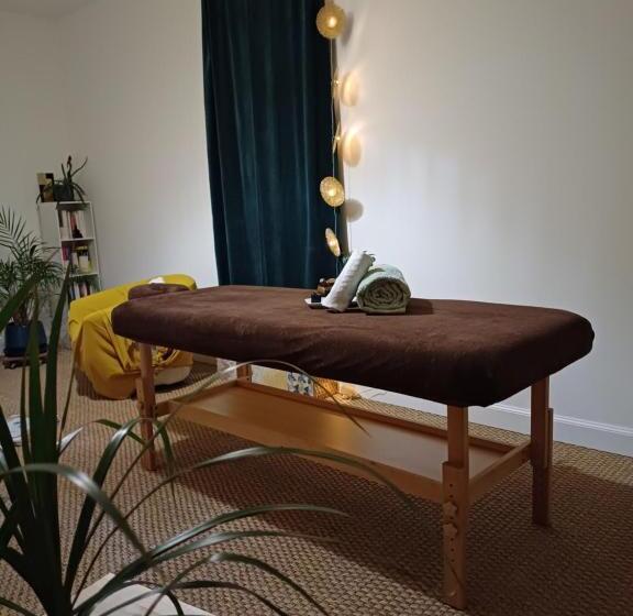 住宿加早餐  La Maison Aux Volets Bleus