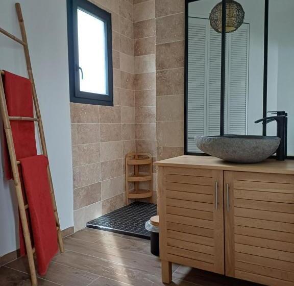 住宿加早餐  La Maison Aux Volets Bleus