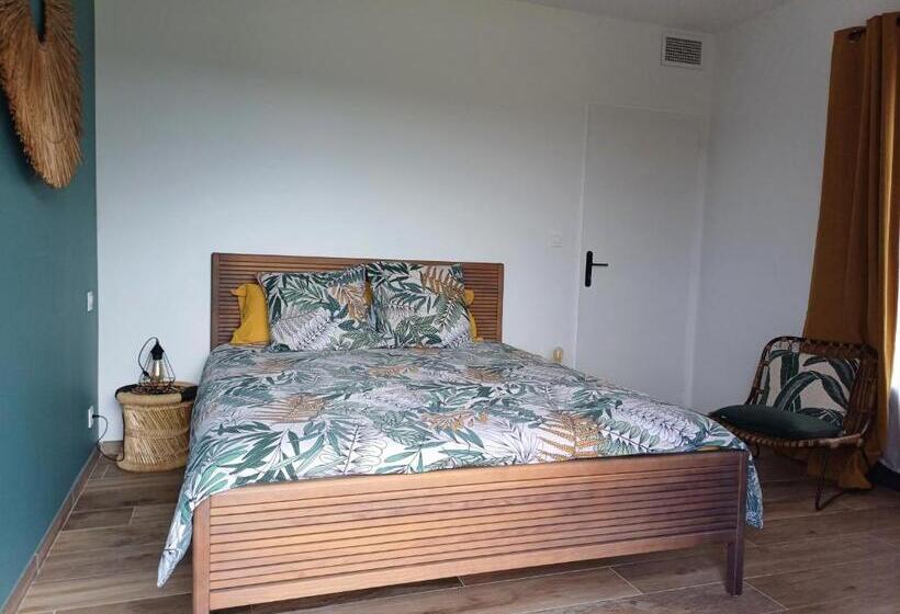 住宿加早餐  La Maison Aux Volets Bleus