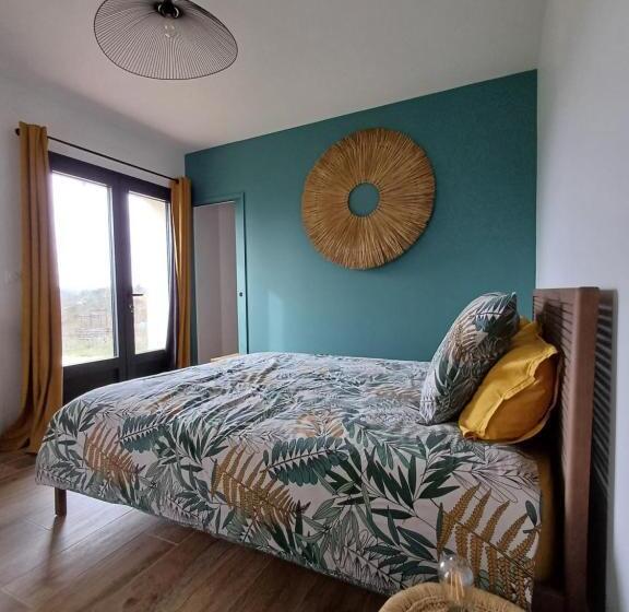 住宿加早餐  La Maison Aux Volets Bleus