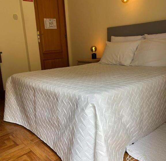 تختخواب و صبحانه Romeu