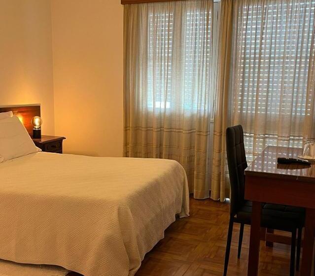 تختخواب و صبحانه Romeu