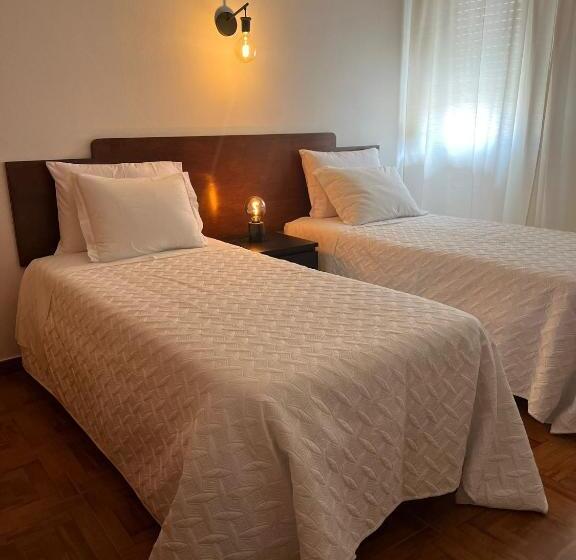 تختخواب و صبحانه Romeu