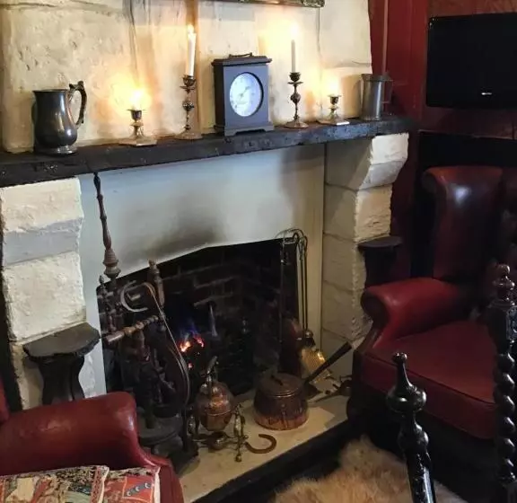 تختخواب و صبحانه The Old Merchants House   The Highlands Room