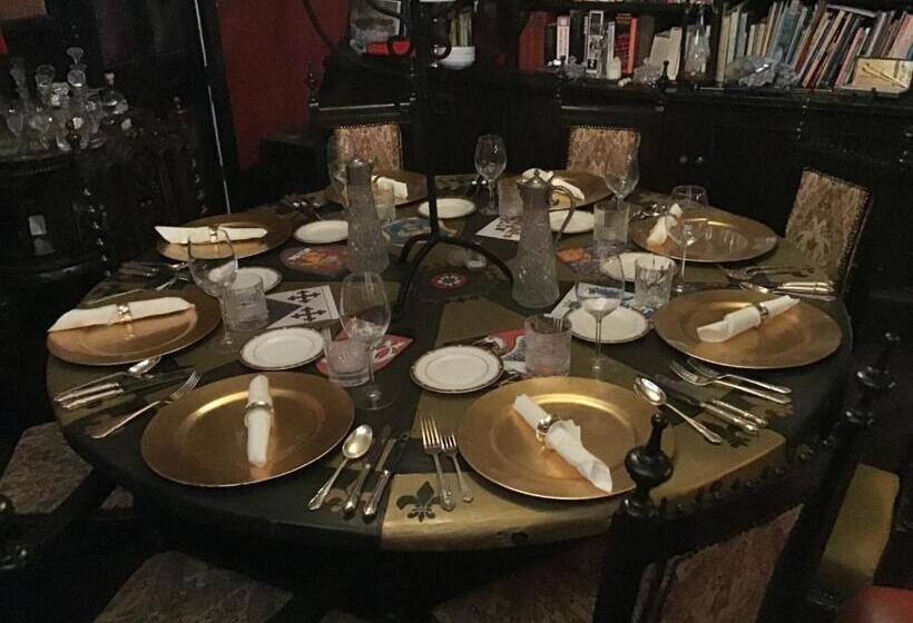 ベッドアンドブレックファースト The Old Merchants House   The Highlands Room