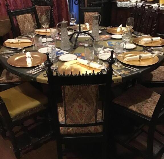 ベッドアンドブレックファースト The Old Merchants House   The Highlands Room