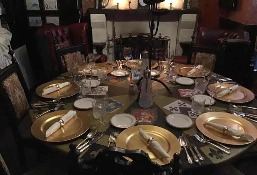 تختخواب و صبحانه The Old Merchants House   The Highlands Room