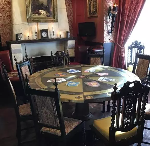 تختخواب و صبحانه The Old Merchants House   The Highlands Room