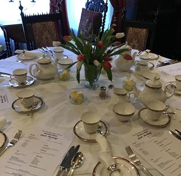 ベッドアンドブレックファースト The Old Merchants House   The Highlands Room