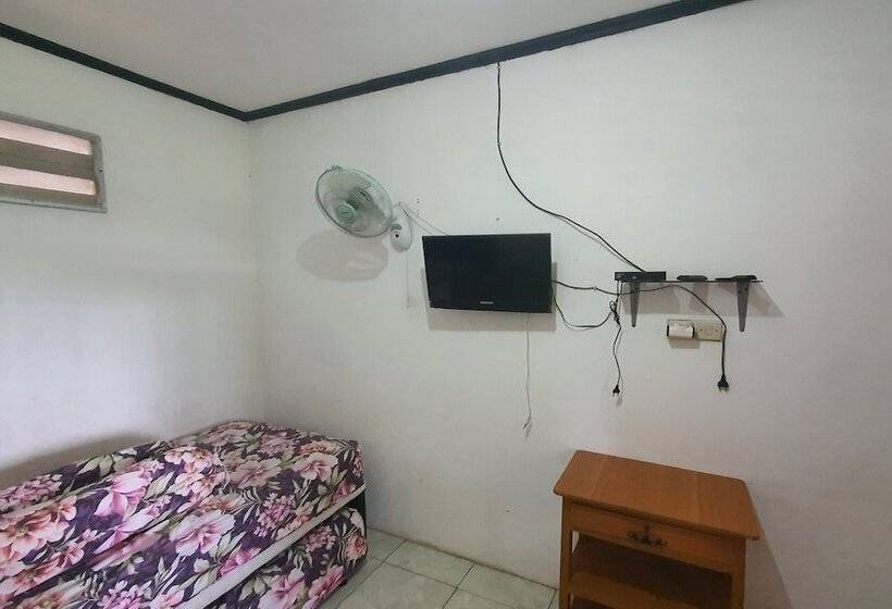 Hotel Spot On 93681 Qodri Homestay Syariah