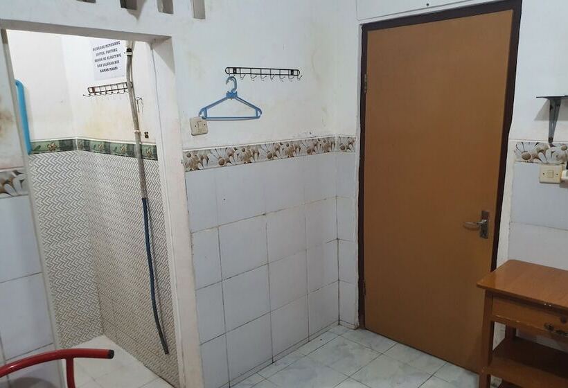 Hotel Spot On 93681 Qodri Homestay Syariah