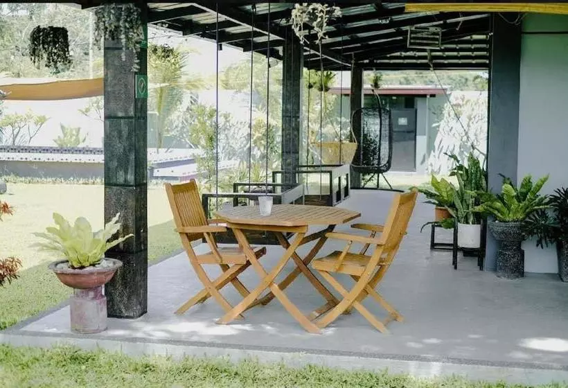 ホテル The Farmhouse Pampanga