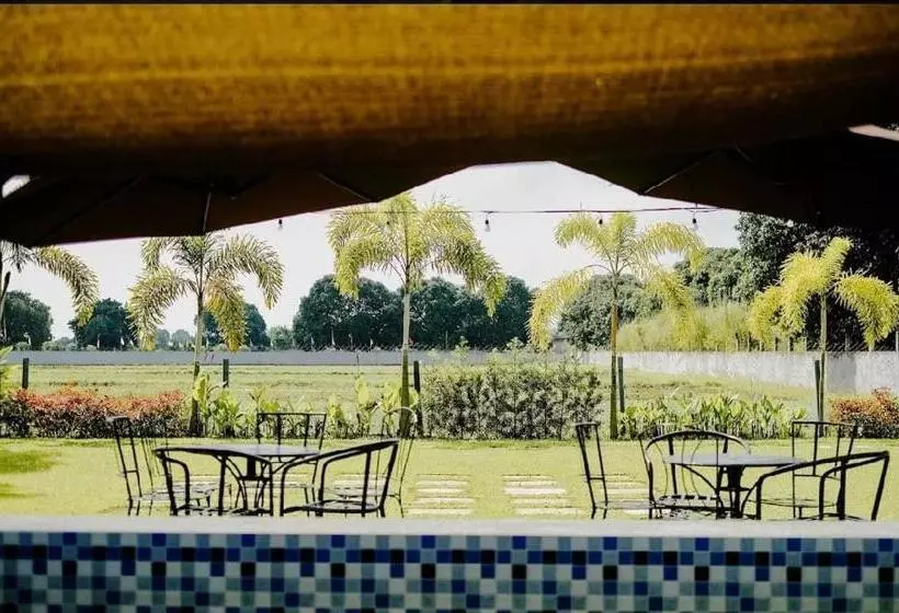 ホテル The Farmhouse Pampanga