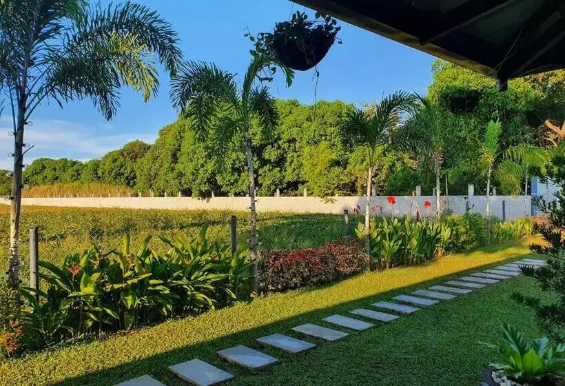 ホテル The Farmhouse Pampanga